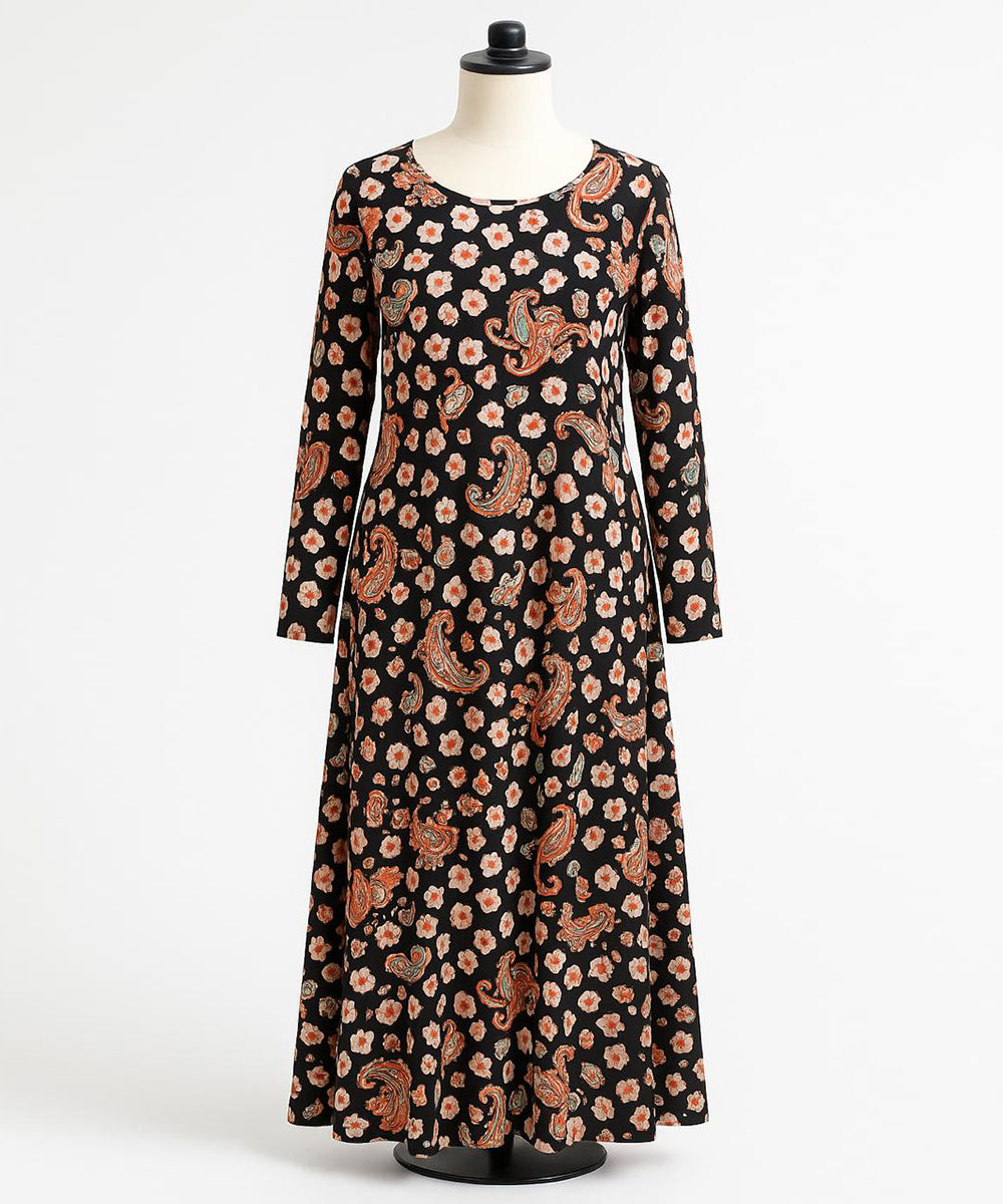 Double Layer Crepe Abaya (V Shoulder Cut) Black Floral Prints.
